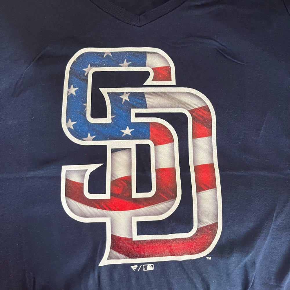 NWOT Women's Size Small Navy San Diego Padres Logo Banner Wave V-Neck T-Shirt